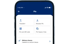 Celular de frente com o aplicativo contabilizei aberto