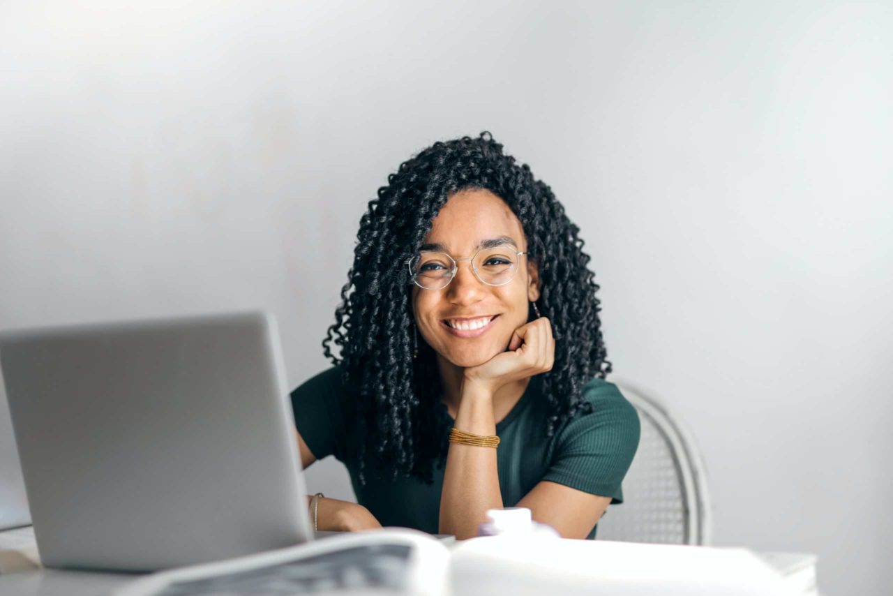 empresa-online-mulher-sorrindo