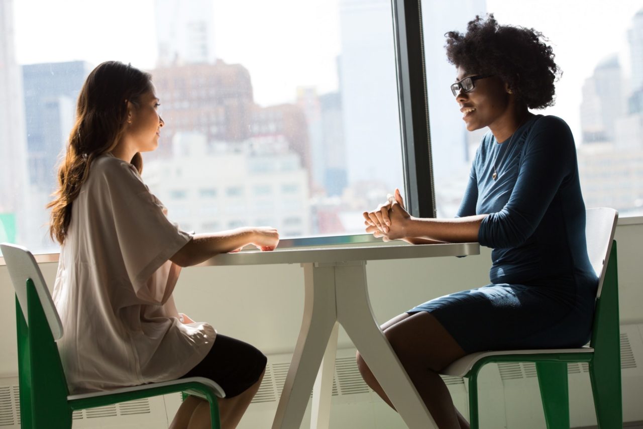 inss-simples-nacional-mulheres-conversando