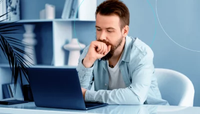 Contador online vs contador presencial: qual a diferença real para quem está abrindo empresa?